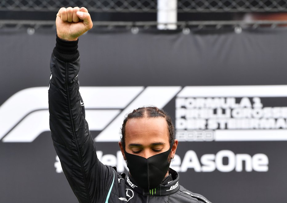 Fotografija: Lewis Hamilton se toliko kot s F1 ubada tudi z bojem za enakopravne pravice temnopoltih. FOTO: Joe Klamar/Reuters