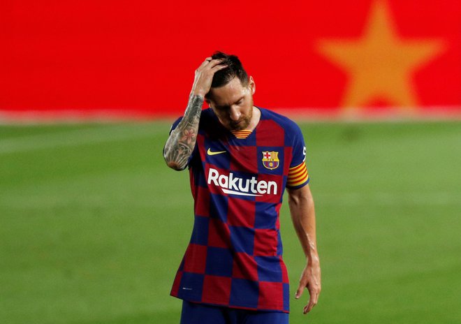 Lionel Messi opazno izstopa iz povprečja nogometašev Barcelone. FOTO: Albert Gea/Reuters