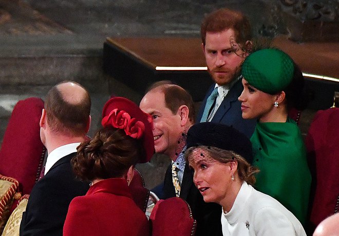Kate naj bi namenoma povsem ignorirala Meghan, ko je ta v zeleni obleki že zadnjič nastopila v javnosti kot članica britanske kraljeve družine. FOTO: Phil Harris/Pool via Reuters