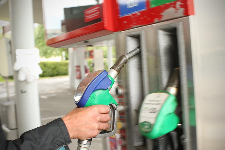Fotografija: Znane cene goriv za prihodnjih 14 dni. FOTO: Jure Eržen, Delo