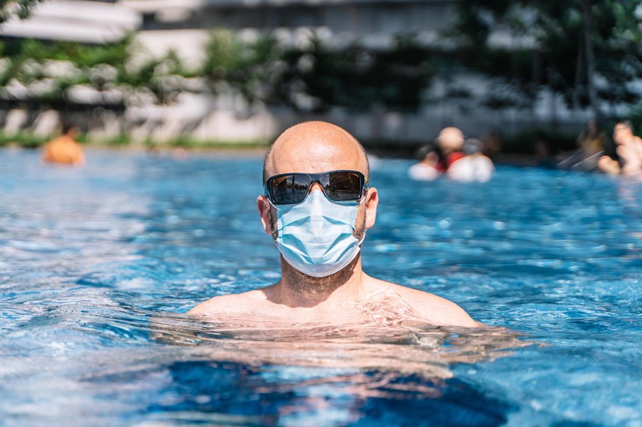 Fotografija: Varuh ne dvomi o strokovni utemejenosti potrebe po nošenju mask za zajezitev širjenja virusa. FOTO: Riderfoot, Getty Images, Istockphoto
