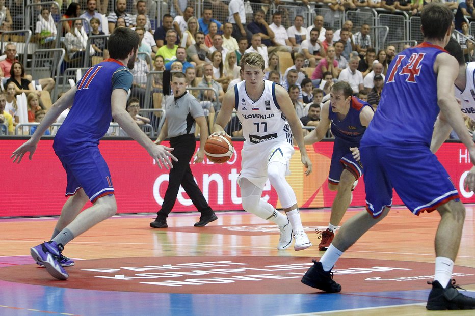 Fotografija: 30. julija 2017 je Luka Dončić odigral prvo tekmo v slovenskem dresu v Rogaški Slatini, letos ga šele čaka glavni del lige NBA. FOTO: Leon Vidic