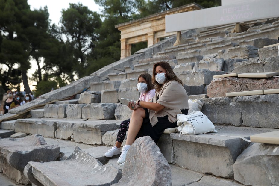 Fotografija: V Grčiji ostrejši ukrepi v boju za zajezitev koronavirusa. FOTO: Costas Baltas, Reuters