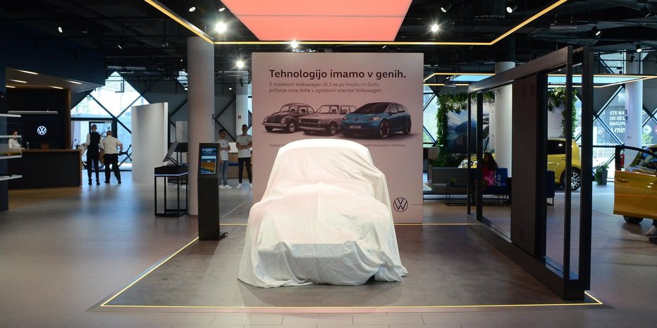 Fotografija: Volkswagnov center mobilne prihodnosti glavno zvezdo še čaka – električni VW ID.3 naj bi zamenjal hrošča, ki je zdaj pod pregrinjalom.