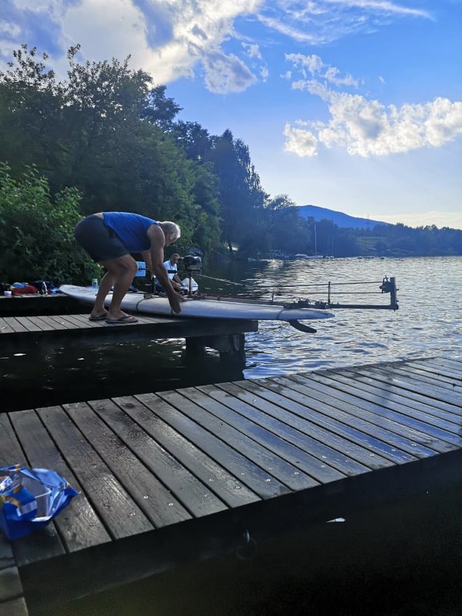 Goran Leban na Kočevskem jezeru. FOTO: Mina, bralka poročevalka