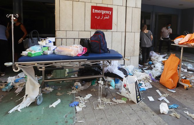 Iščejo preživele, bolnišnice so polne. FOTO: Mohamed Azakir, Reuters