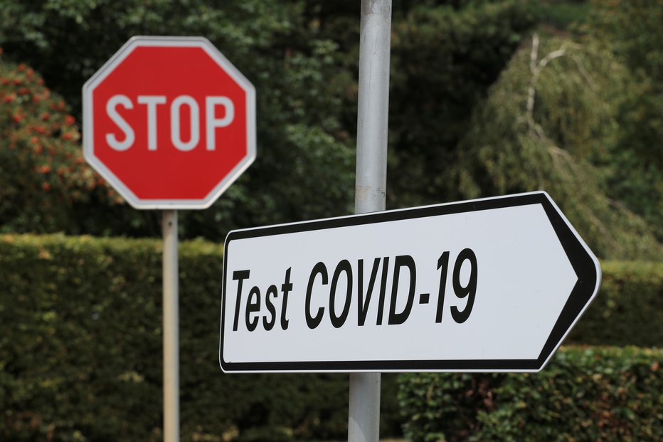 Fotografija: Testiranja za covid 19 se nadaljujejo. FOTO: Wolfgang Rattay, Reuters