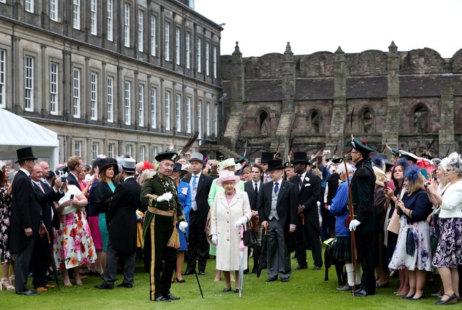 Kraljica letos ne bo gostila priljubljene vrtne zabave v Holyroodhousu. FOTO: Wpa Pool/getty Images