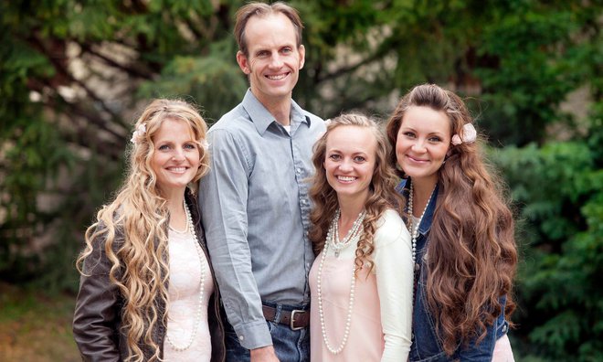 Ena od poligamnih mormonskih družin iz dokumentarne serije Three Wives, One Husband