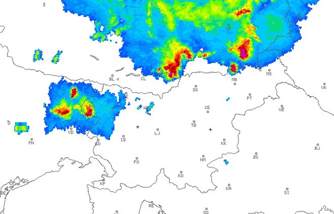 Radarska slika padavin, okoli 19. ure. FOTO: Arso
