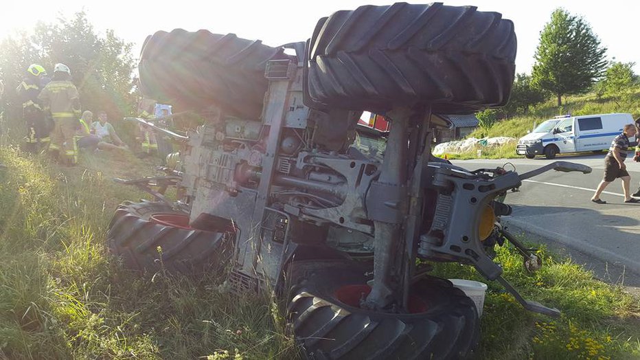 Fotografija: V nesreči je bil traktorist poškodovan (simbolična fotografija). FOTO: Oste Bakal
