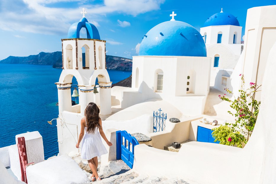 Fotografija: Tudi Grčija kmalu ne bo najboljša izbira za slovenske dopustnike, vsaj če se bodo hoteli po vrnitvi izogniti karanteni. FOTO: Maridav, Shutterstock