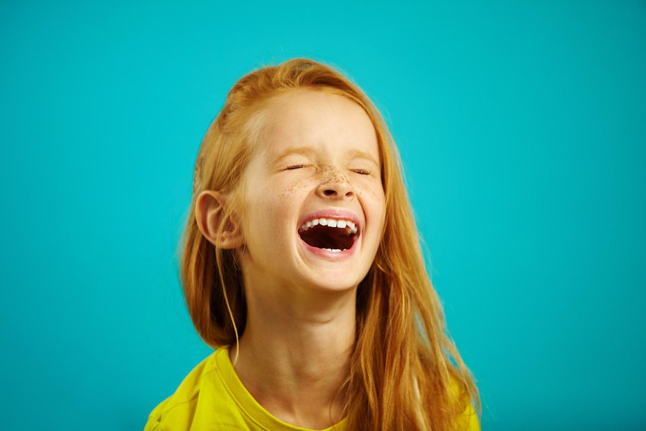 Fotografija: Prebudimo otroka v sebi in se od srca nasmejmo. FOTO: IL21/GETTY IMAGES