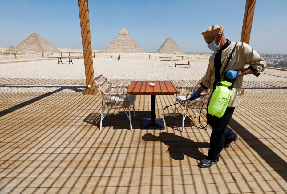 Fotografija: Turistični sektor bo potreboval celovito prenovo. FOTO: Mohamed Abd El Ghany/Reuters