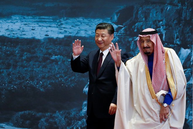 Salman bin Abdulaziz Al Saud je star 84 let in Mohammed bin Salman že nestrpno pričakuje, kdaj bo od njega prevzel prestol. FOTO: Lintao Zhang/Reuters