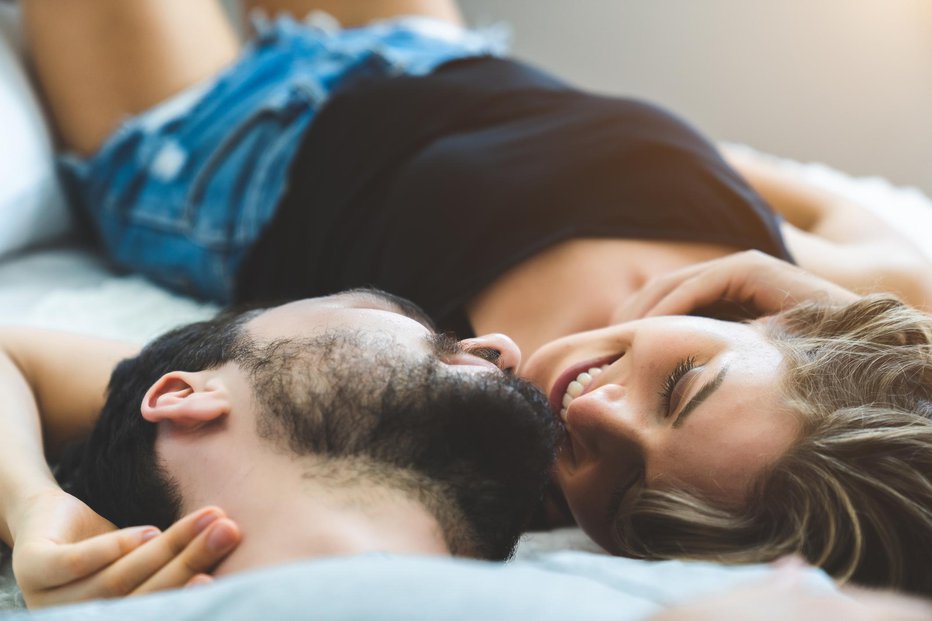 Fotografija: Večina parov se strinja, da ima dopustniški seks poseben čar. FOTO: Tool51, Getty Images
