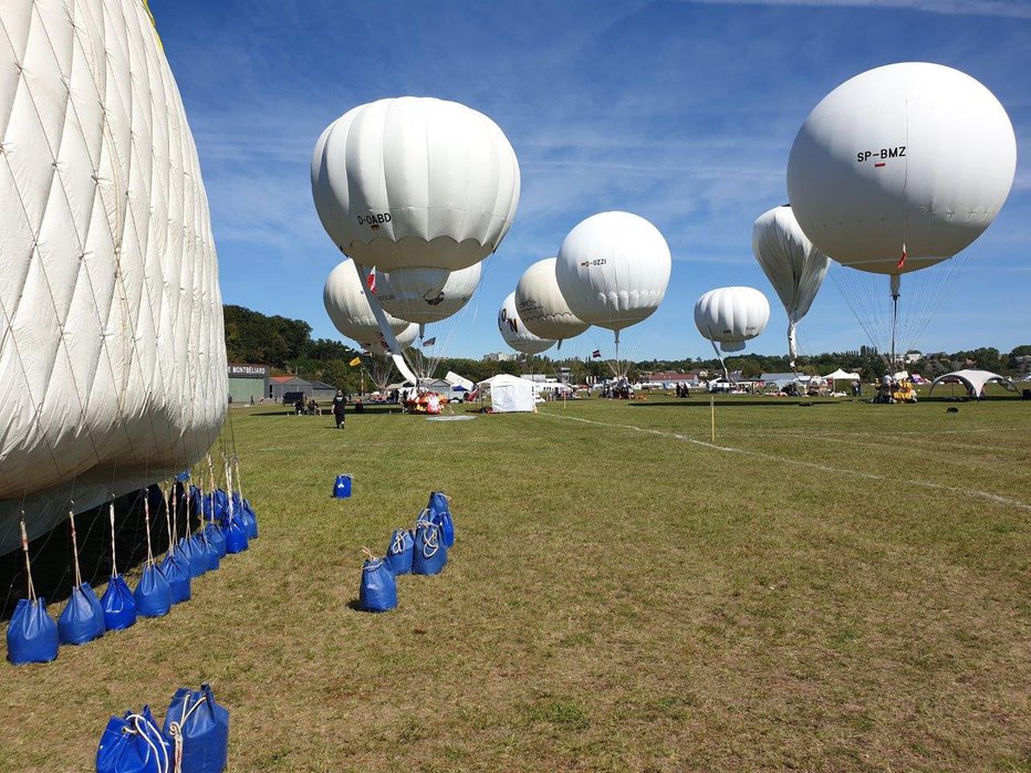 Fotografija: Slovensko odprto državno prvenstvo v letenju s toplozračnimi baloni je potekalo v okolici Murske Sobote. FOTOGRAFIJE: Oste Bakal