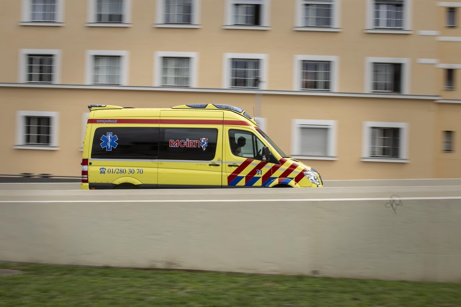 Fotografija: Na ljubljanski urgenci je bila okužena oseba. FOTO: Voranc Vogel, Delo