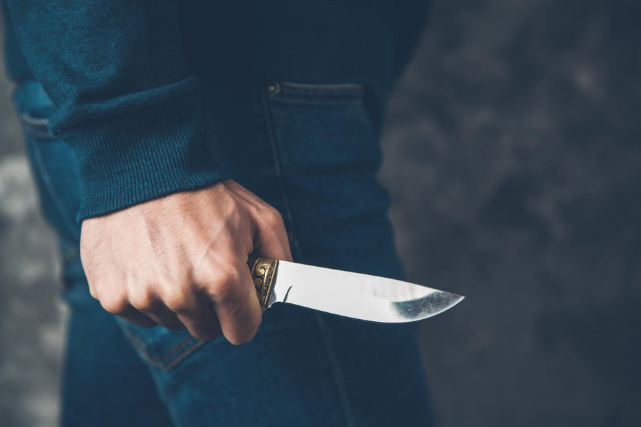 Fotografija: V rokah je držal nož, ko je grozil (simbolična fotografija). FOTO: Aramyan, Getty Images/Istockphoto