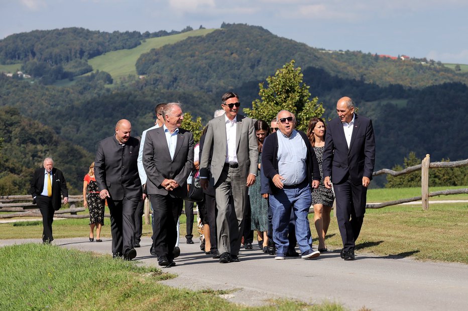 Fotografija: Državni vrh na slovesnosti na Pristavi nad Stično. FOTO: Twitter, Borut Pahor