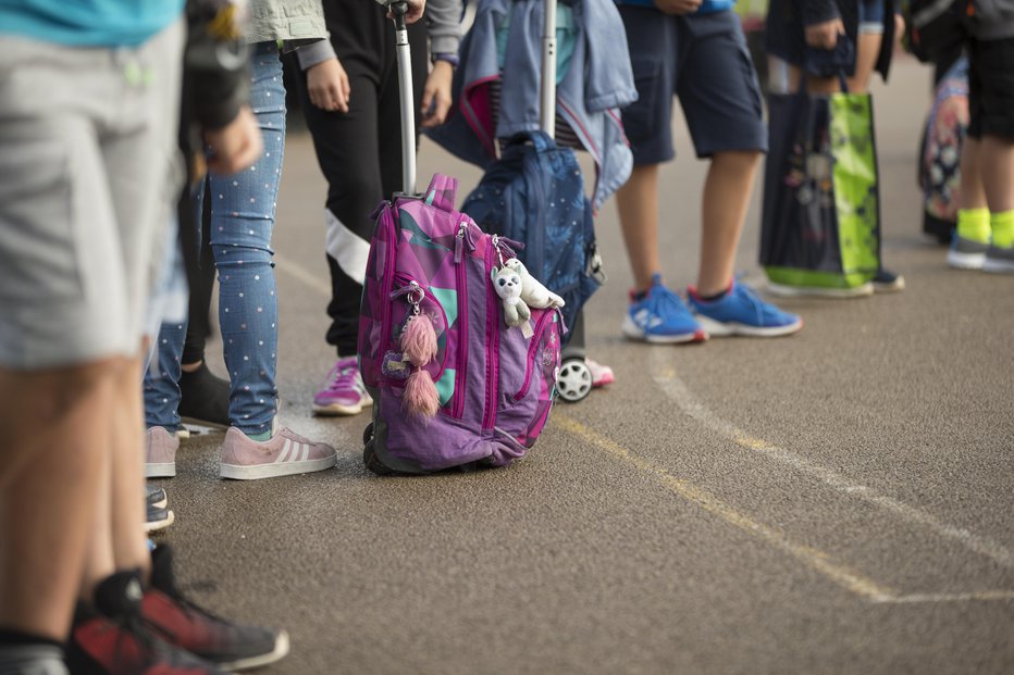 Fotografija: Otroci se vračajo v šolske klopi. FOTO: Jure Eržen, Delo