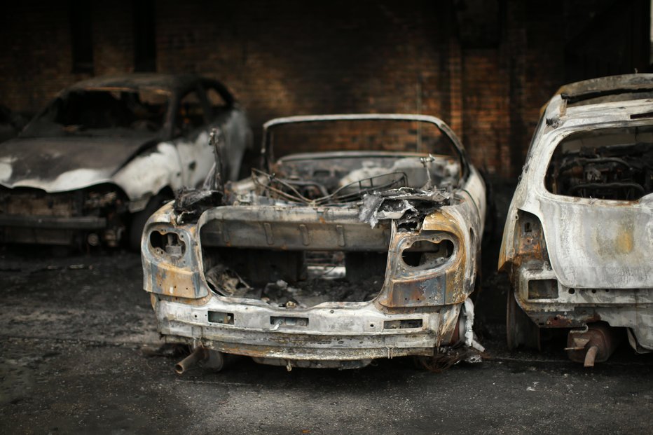 Fotografija: Zgprela sta dva avtomobila (simbolična fotografija). FOTO: Jure Eržen, Delo