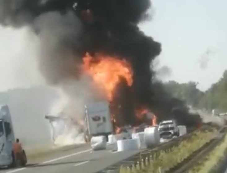 Fotografija: Strašna nesreča na hrvaški avtocesti A3. FOTO: HVZ, zaslonski posnetek