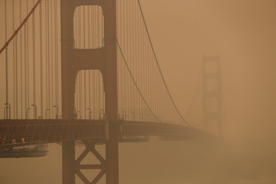 Fotografija: Pogled na znameniti Golden Gate je povsem zamegljen. FOTO: Stephen Lam/Reuters