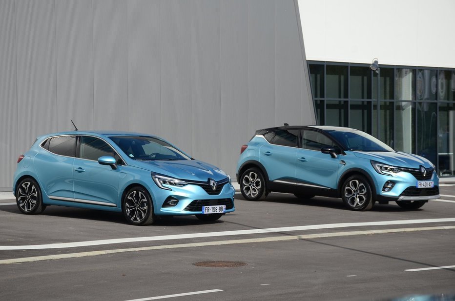 Fotografija: Renaultovi veliki uspešnici clio in captur sta poslej na voljo tudi v elektrificirani izpeljanki. FOTO: Gašper Boncelj