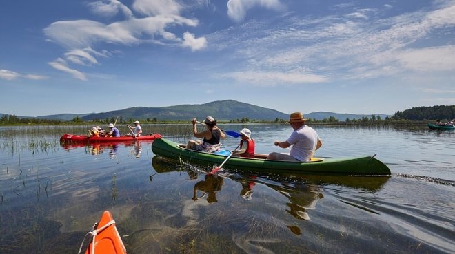 O nastanku Cerkniškega jezera je zapisana legenda o nesrečni ljubezni. FOTO: NRP