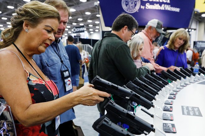 Navdušencev nad orožjem je v Ameriki izjemno veliko.