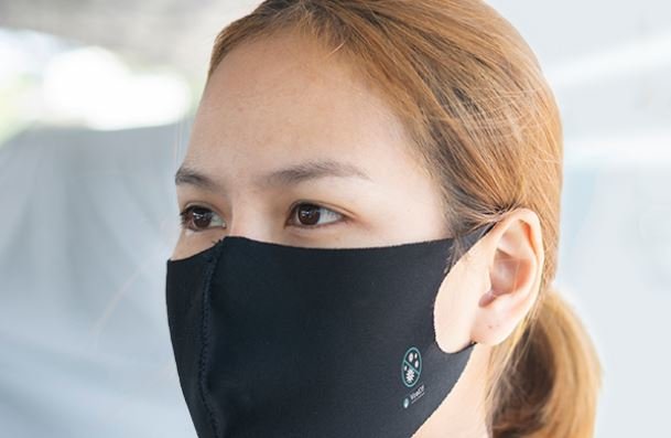 Fotografija: Maska vsebuje biosid, titanov dioksid in srebrov klorid. Vlada to masko odsvetuje. FOTO: Polygiene Viraloff