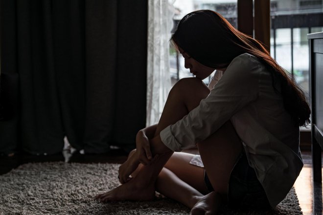 Neprepoznana in nezdravljena depresija je še vedno eden od najpogostejših vzrokov zanj. FOTO: Kittiya/Getty Images