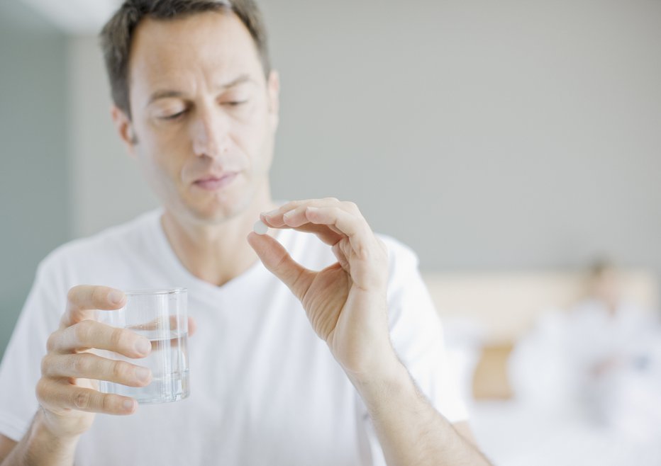 Fotografija: Nepremišljena uporaba zdravil za zdravljenje erektilne motnje je lahko smrtno nevarna, saj niso primerna za vse moške. FOTO: Paul Bradbury/Getty Images