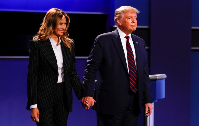 Donald Trump in Melania Trump ob odhajanju z debate. FOTO: Brian Snyder, Reuters