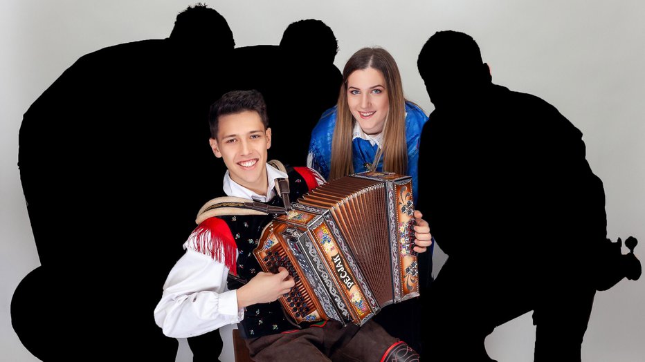 Fotografija: Gašper Brunskole in Vesna Malnarič sta po nastopu v oddaji Slovenski pozdrav ostala sama, zdaj iščeta tri nove člane.
