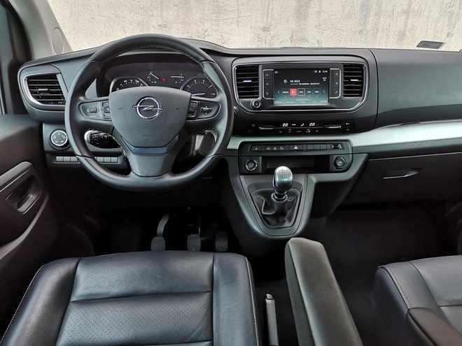 Voznika razveseljujejo dobra ergonomija in preglednost instrumentov, prav tako vidljivost iz vozila.