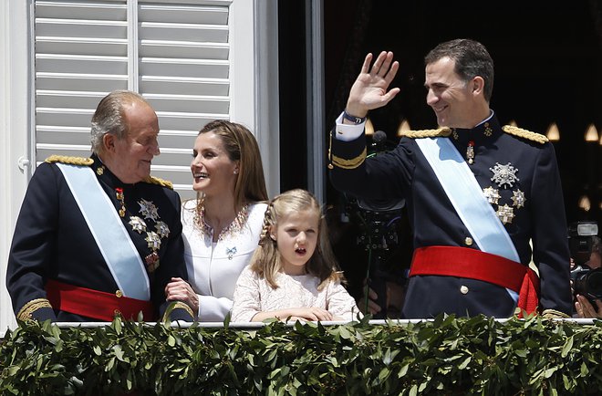 Španska kraljeva družina si je dolgo prizadevala, da bi bilo videti, kot da je z njimi vse v redu, letos pa je počilo. FOTO: Andrea Comas/Reuters