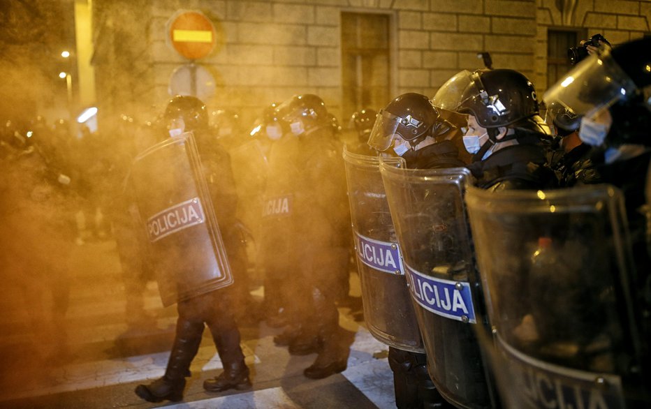 Fotografija: Protivladni protest v Ljubljani. FOTO: Blaž Samec