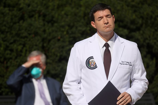 Trumpov zdravnik dr. Sean Conley. FOTO: Jonathan Ernst, Reuters