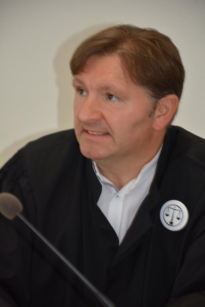 Sodnik Stanislav Jug se je odločil za nekoliko strožjo sankcijo.