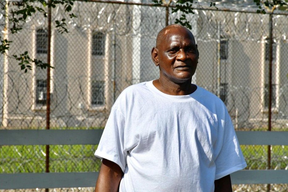 Fotografija: Bryant na svobodni strani zapora