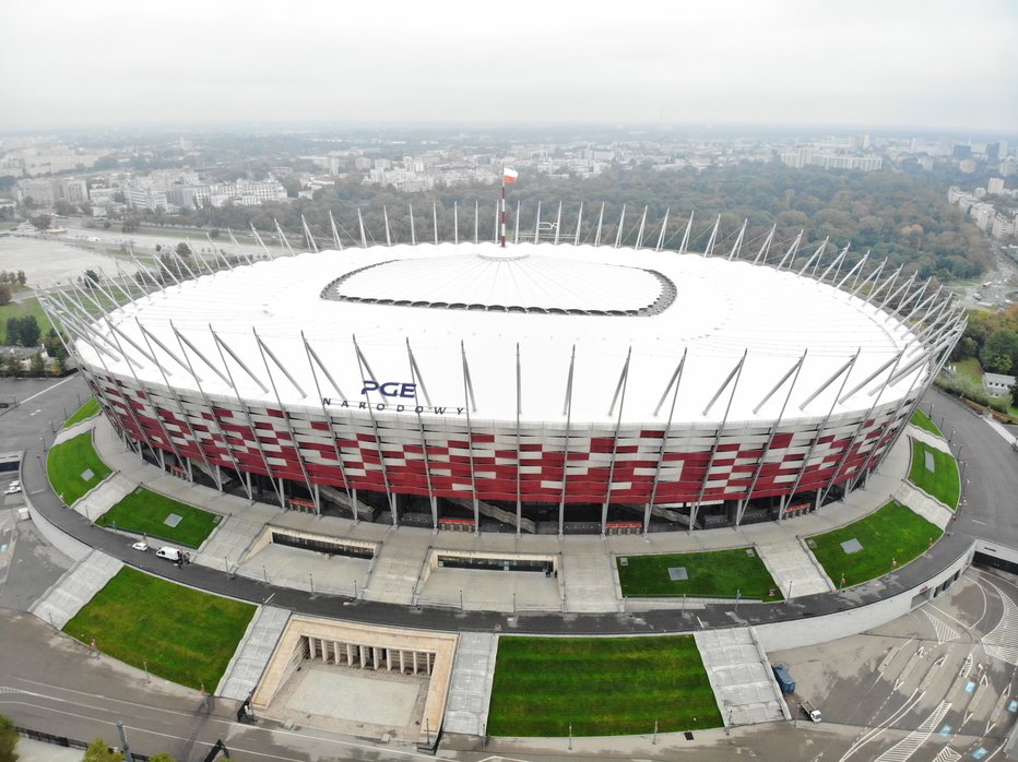 Fotografija: Stadion, kjer je svoje tekme igrala poljska nogometna izbrana vrsta, bo služil kot začasna bolnišnica. FOTO: Agencja Gazeta, Via Reuters