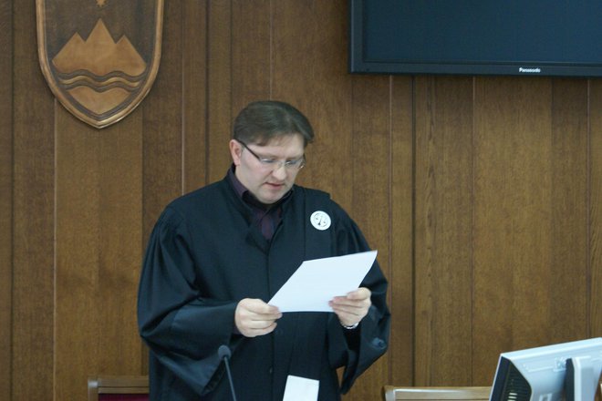 Sodnik Stanislav Jug je obdolženemu po hitrem postopku izrekel kazen. FOTO: Oste Bakal