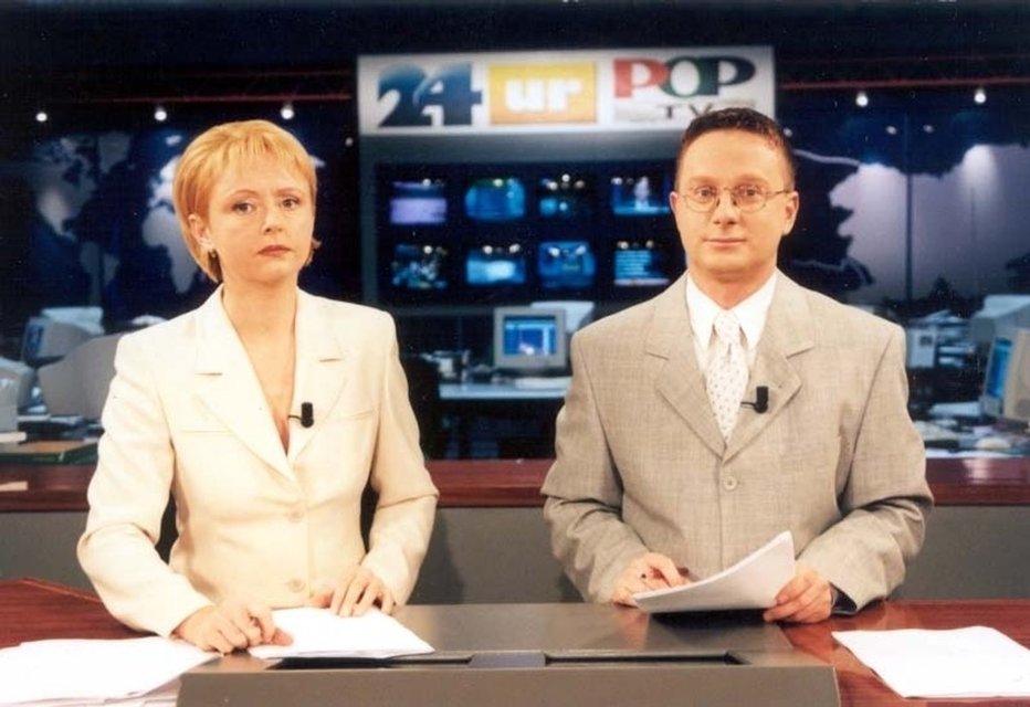 Fotografija: 24ur je aprila 1996 uvedel prvi voditeljski par in novicam so lahko od ponedeljka do četrtka gledalci prisluhnili v družbi Darje Zgonc in Boštjana Lajovica.