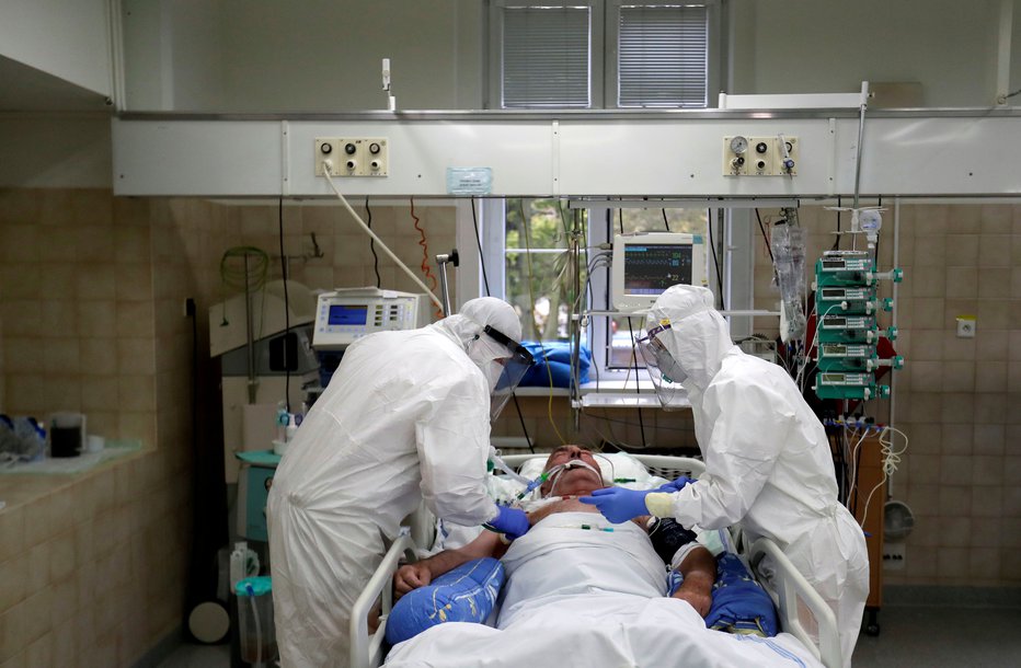 Fotografija: Bolnišnične postelje se polnijo s covid bolniki. FOTO: David W Cerny, Reuters