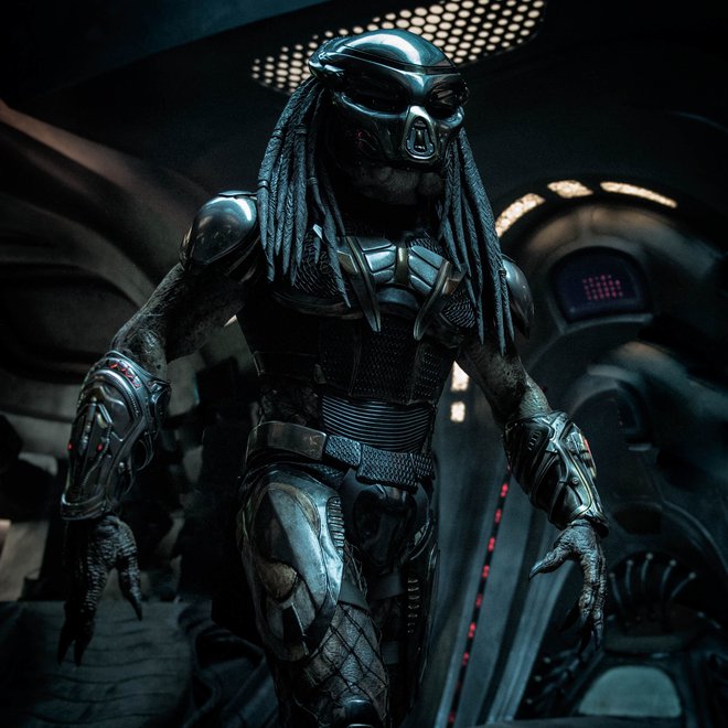 V seriji filmov o Predatorju (od 1987 do 2018) masko nosijo nezemljani.