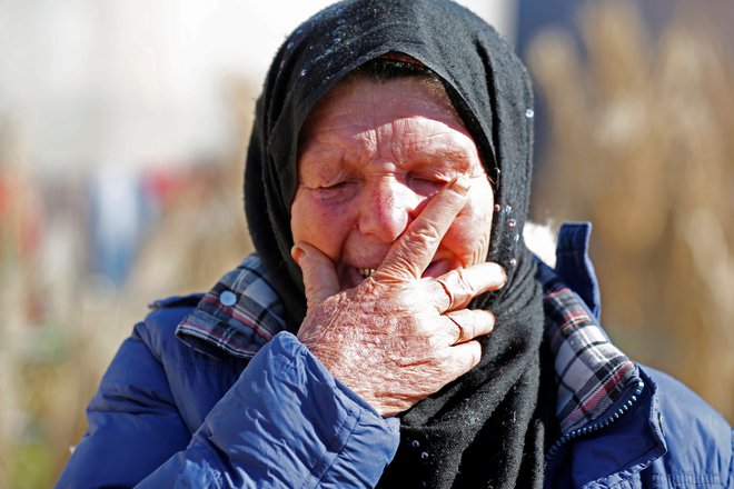 Gamra, mati domnevnega napadalca, ne more verjeti, kaj je najverjetneje zagrešil njen sin. FOTO: Zoubeir Souissi, Reuters