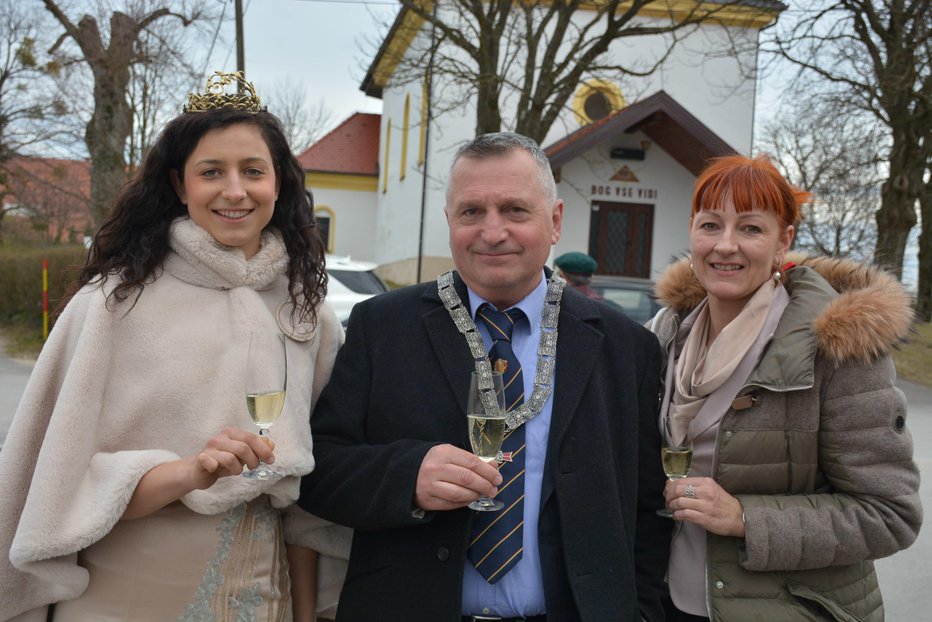 Fotografija: Meta Frangež se je o vinogradništvu in vinarstvu največ naučila od očeta Jerneja in mame Valerije. FOTO: Oste Bakal