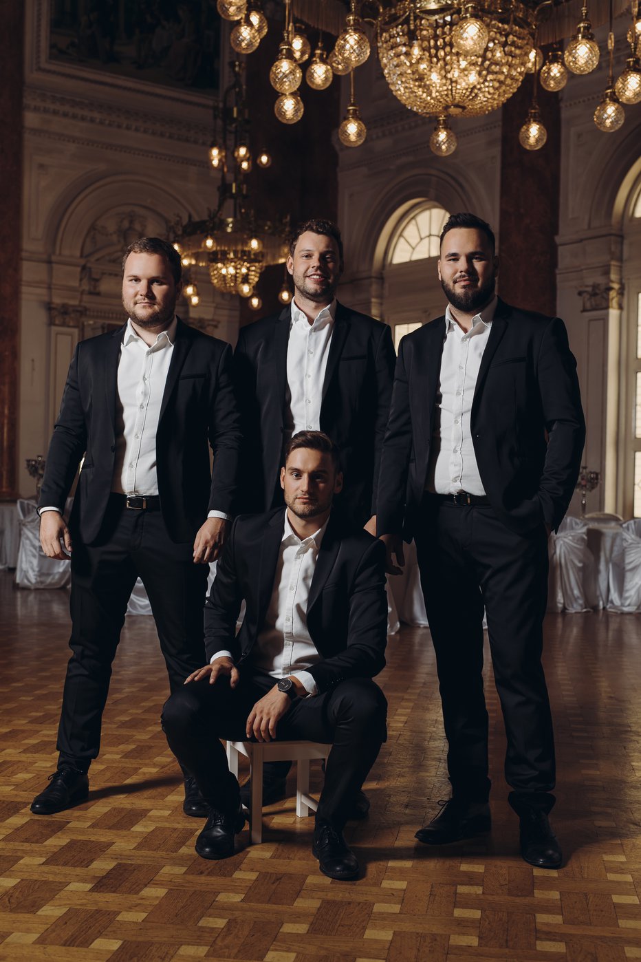 Fotografija: Simpatični Kvartet Pušeljc iz okolice Celja od leta 2016 osvaja Slovenijo s prepoznavnim štiriglasnim petjem ob kitari. FOTO: ROK MLINAR